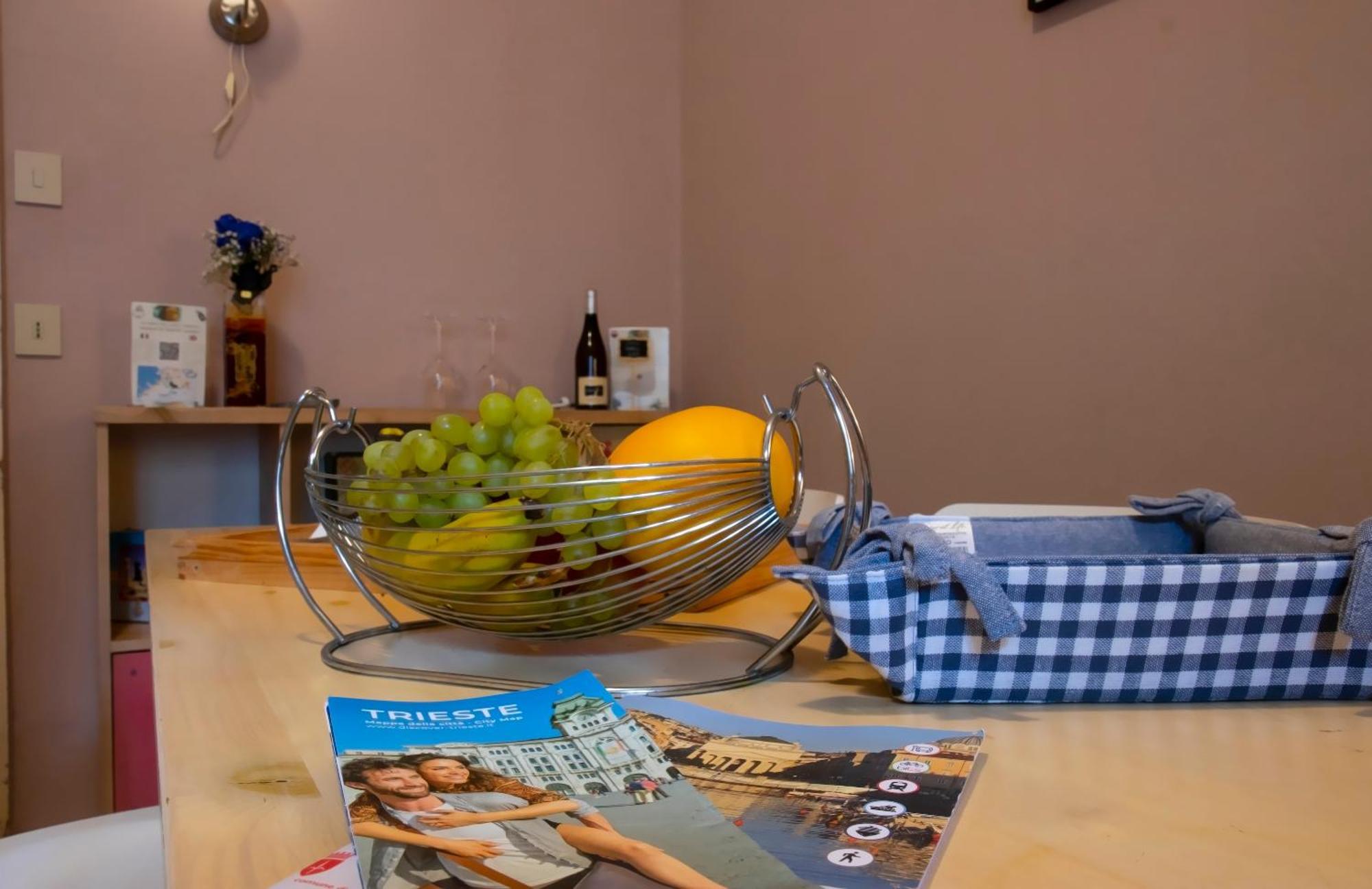 La Casa Del Teatro - Hostel Триест Экстерьер фото